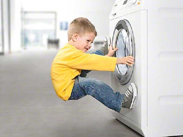 Hình 2 của Cách mở máy giặt cửa ngang an toàn khi giặt